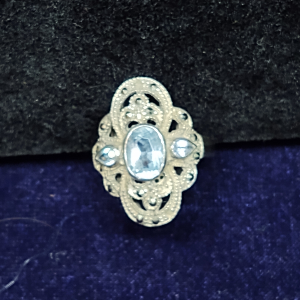 Elegant Silver Filigree Ring